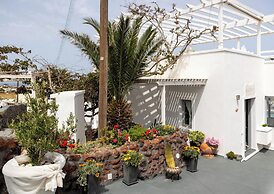 Hotiday Santorini Sea View
