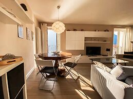 Angela Lake View Apartment