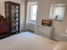 Angela Lake View Apartment