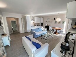 Angela Lake View Apartment