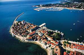 Comfortable Flat With Terrace in Umag