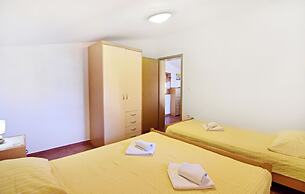 Comfortable Flat With Terrace in Umag