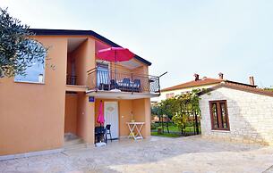 Comfortable Flat With Terrace in Umag