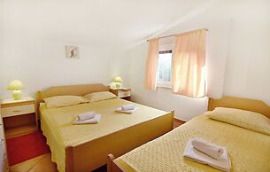 Comfortable Flat With Terrace in Umag