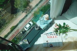 HOTEL LETS ABOVE