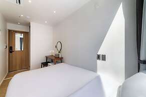 HOTEL LETS ABOVE