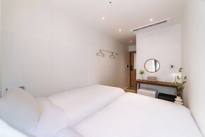 HOTEL LETS ABOVE
