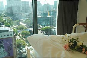 HOTEL LETS ABOVE