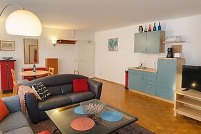 BoardingHouse - Studios & Apartments