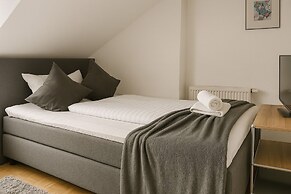 BoardingHouse - Studios & Apartments