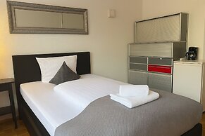 BoardingHouse - Studios & Apartments