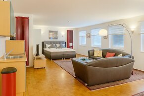 BoardingHouse - Studios & Apartments