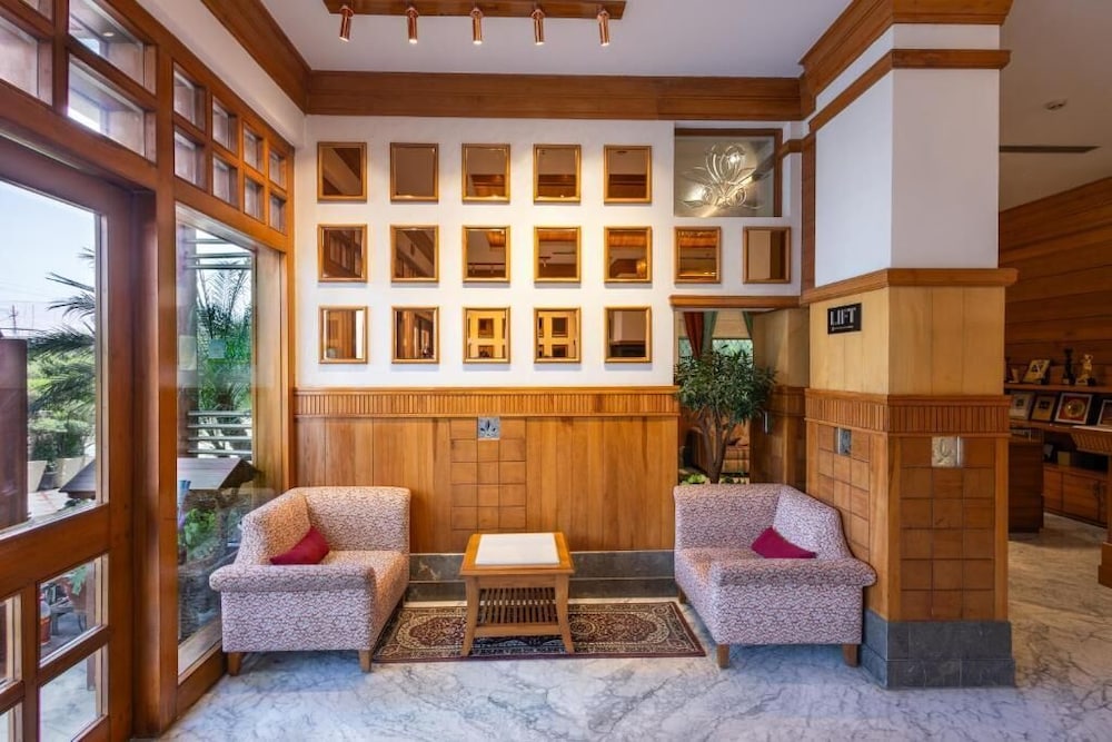 Hotel Saffron Leaf
