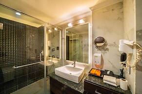 Hotel Saffron Leaf