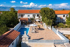 Pool House Ivana