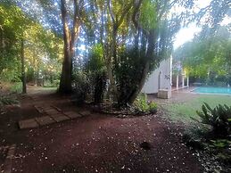 Spacious 4BR Home Pool & Balconies Krantzkloof