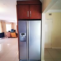 Spacious 4BR Home Pool & Balconies Krantzkloof
