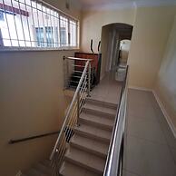 Spacious 4BR Home Pool & Balconies Krantzkloof