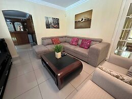 Spacious 4BR Home Pool & Balconies Krantzkloof