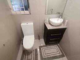 Spacious 4BR Home Pool & Balconies Krantzkloof