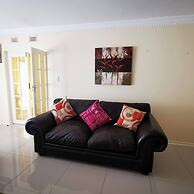 Spacious 4BR Home Pool & Balconies Krantzkloof