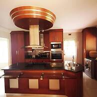 Spacious 4BR Home Pool & Balconies Krantzkloof