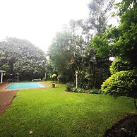 Spacious 4BR Home Pool & Balconies Krantzkloof