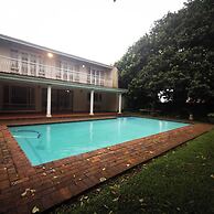 Spacious 4BR Home Pool & Balconies Krantzkloof