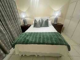 Spacious 4BR Home Pool & Balconies Krantzkloof