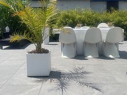Enigma Lounge Chalet With Swimming Pool