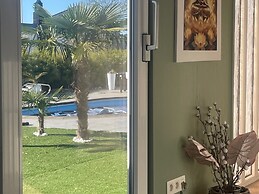 Enigma Lounge Chalet With Swimming Pool