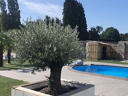 Enigma Lounge Chalet With Swimming Pool