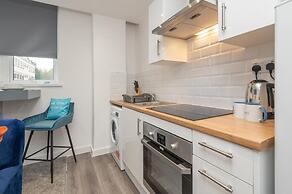 Thornhill House by Guestz