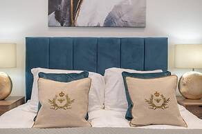 Thornhill House by Guestz
