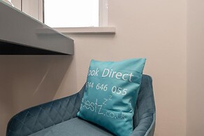 Thornhill House by Guestz