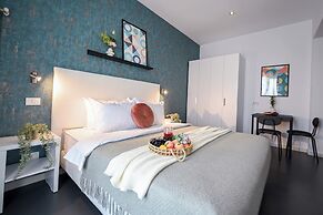 Urban Elegance Stylish Central Stay