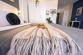 Urban Elegance Stylish Central Stay