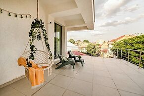 Urban Elegance Stylish Central Stay