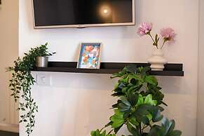 Urban Elegance Stylish Central Stay
