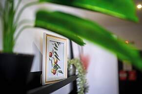 Urban Elegance Stylish Central Stay