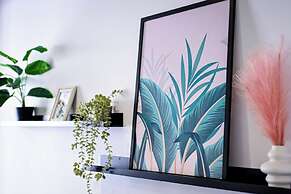 Urban Elegance Stylish Central Stay