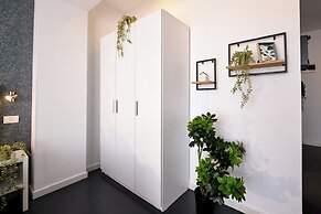 Urban Elegance Stylish Central Stay