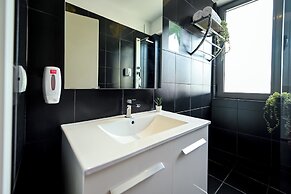 Urban Elegance Stylish Central Stay