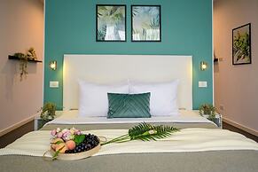 Urban Elegance Stylish Central Stay
