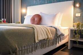 Urban Elegance Stylish Central Stay