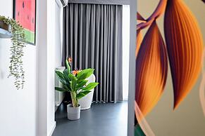 Urban Elegance Stylish Central Stay