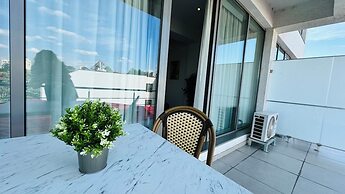 Urban Elegance Stylish Central Stay
