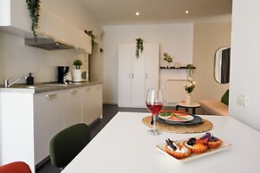 Urban Elegance Stylish Central Stay
