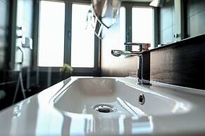 Urban Elegance Stylish Central Stay