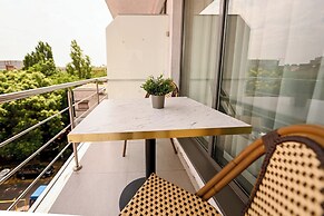 Urban Elegance Stylish Central Stay